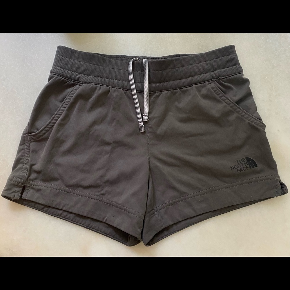 The North Face Girls FlashDry Shorts SPF 50 Size Small 7/8